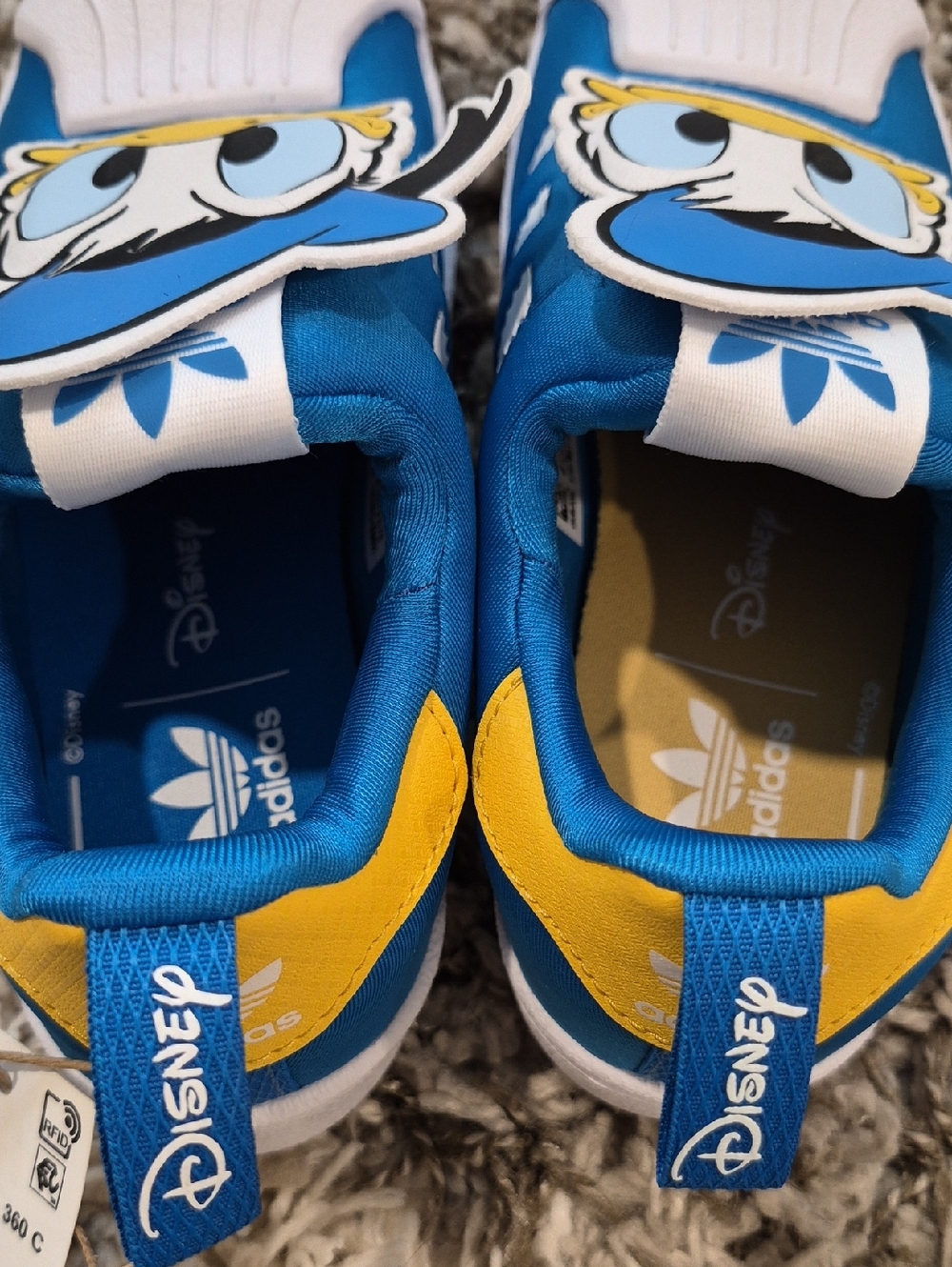 adidas x Disney Donald Duck Superstar Sneakers - Picture 5 of 7